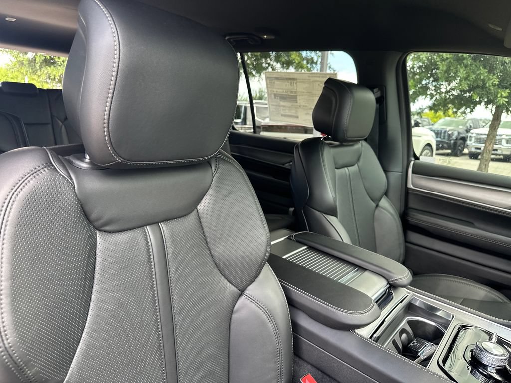 New 2026 Jeep Grand Wagoneer 4WD image 37
