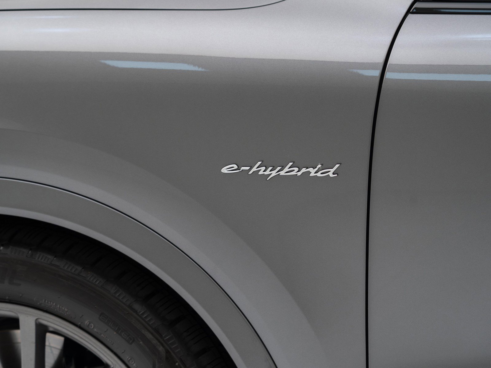 Certified 2025 Porsche Cayenne S image 13