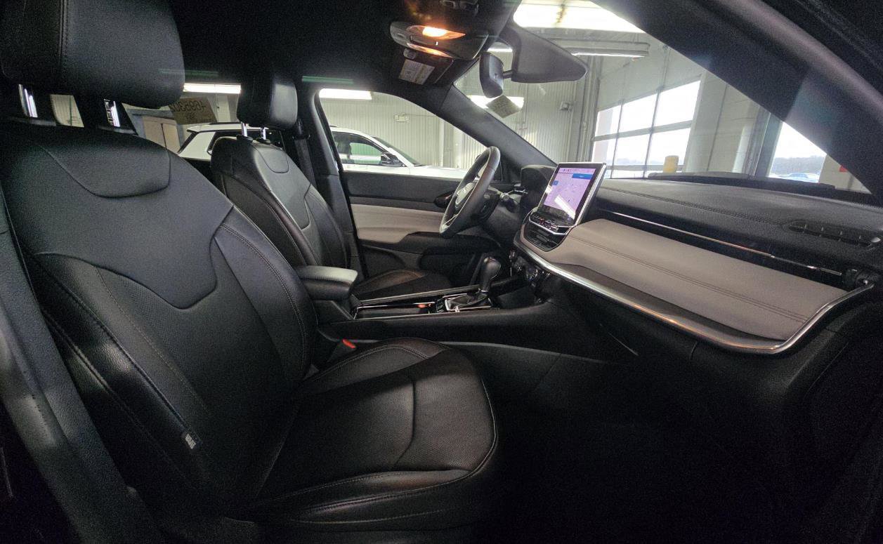 Used 2024 Jeep Compass Limited w/ Elite Group image 8