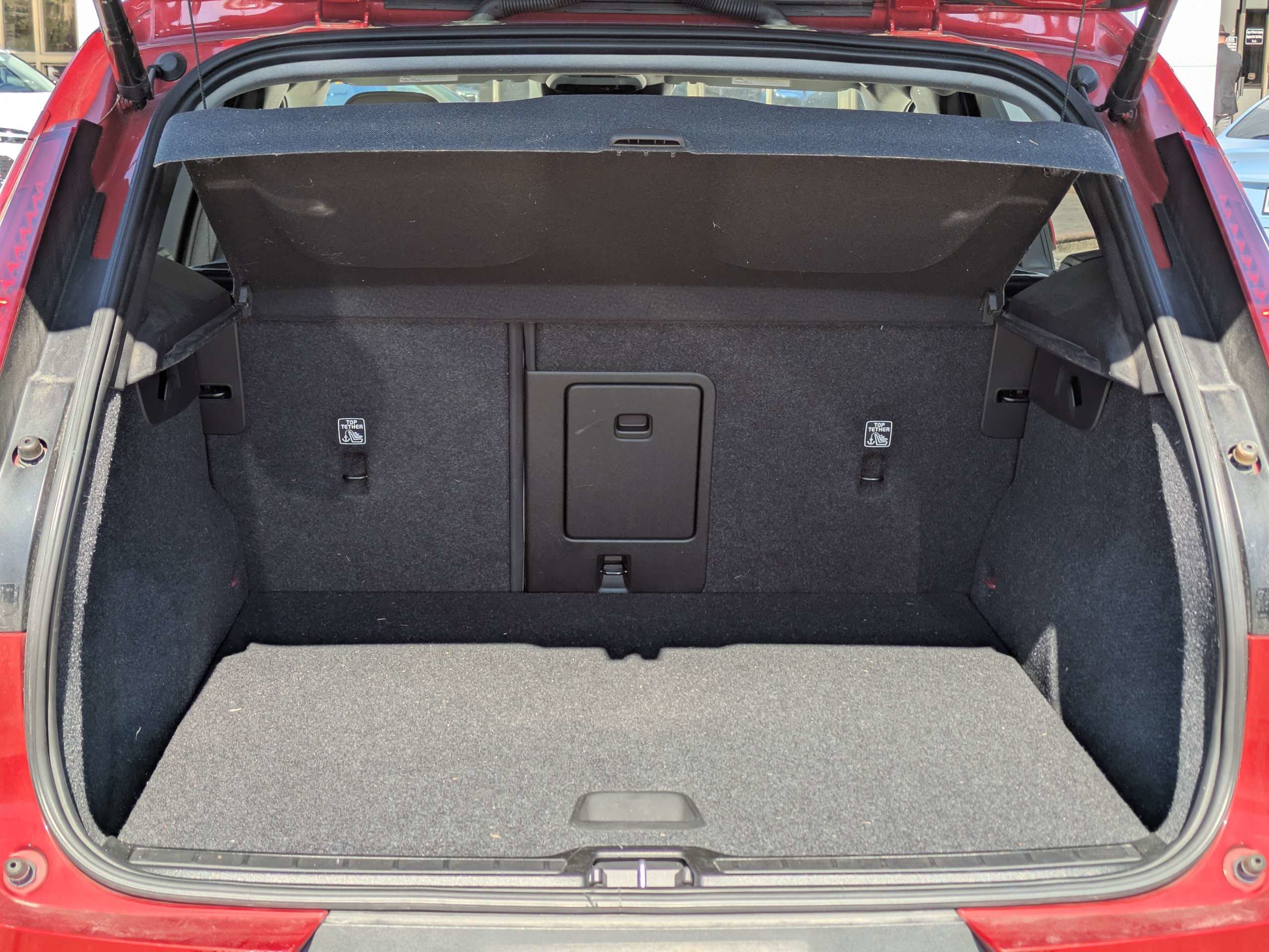 Used 2021 Volvo XC40 T4 Momentum image 13