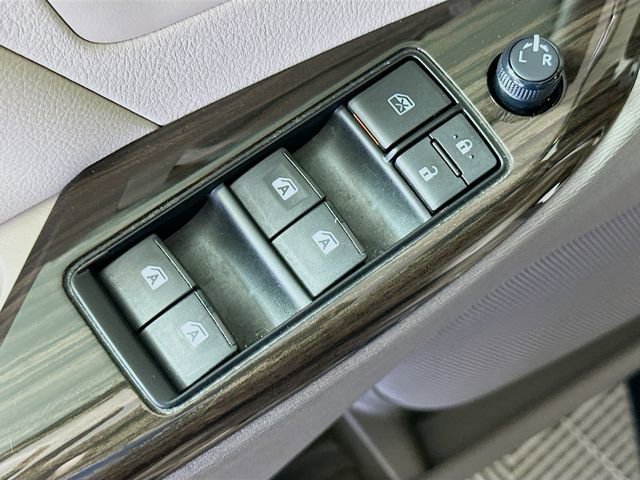 Used 2017 Toyota Sienna XLE w/ XLE Navigation Package image 21