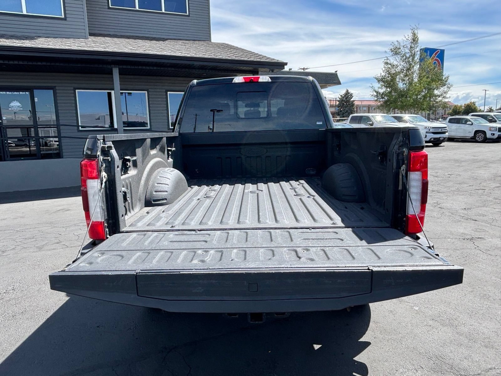 Used 2019 Ford F350 Platinum w/ Platinum Ultimate Package AWD/4WD image 6