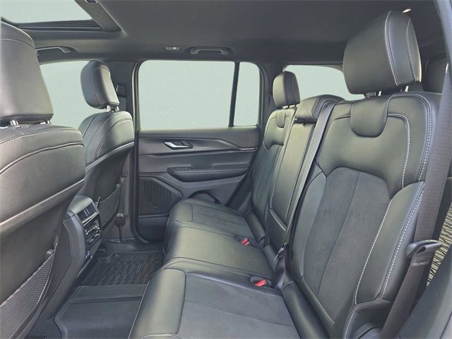 Used 2024 Jeep Grand Cherokee Altitude image 22