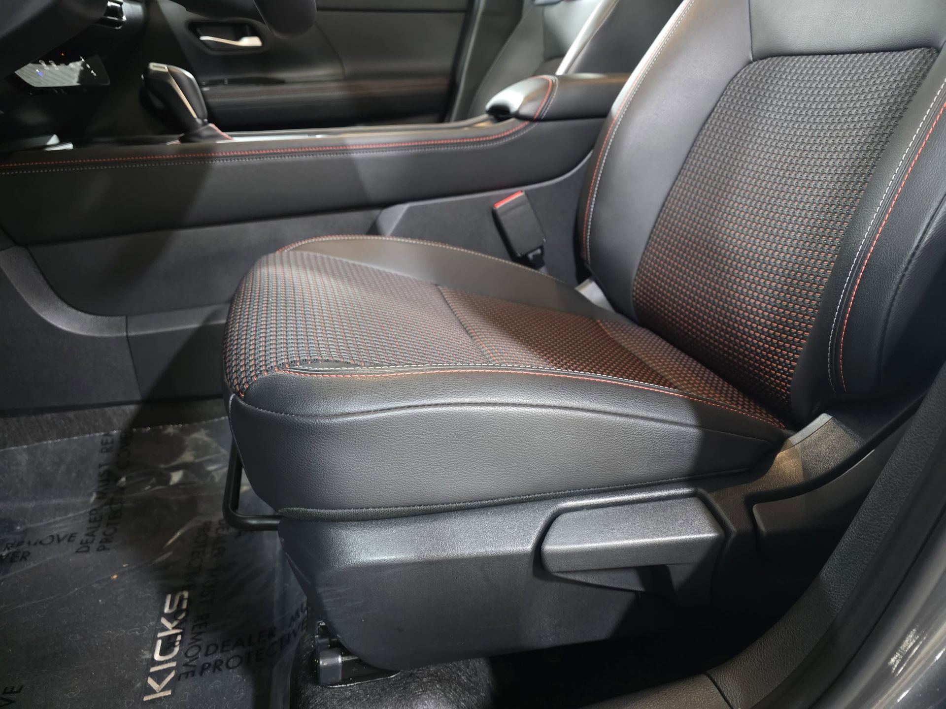 Certified 2025 Nissan Kicks SR image 26