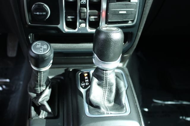 Used 2024 Jeep Wrangler Unlimited Sahara AWD/4WD image 16
