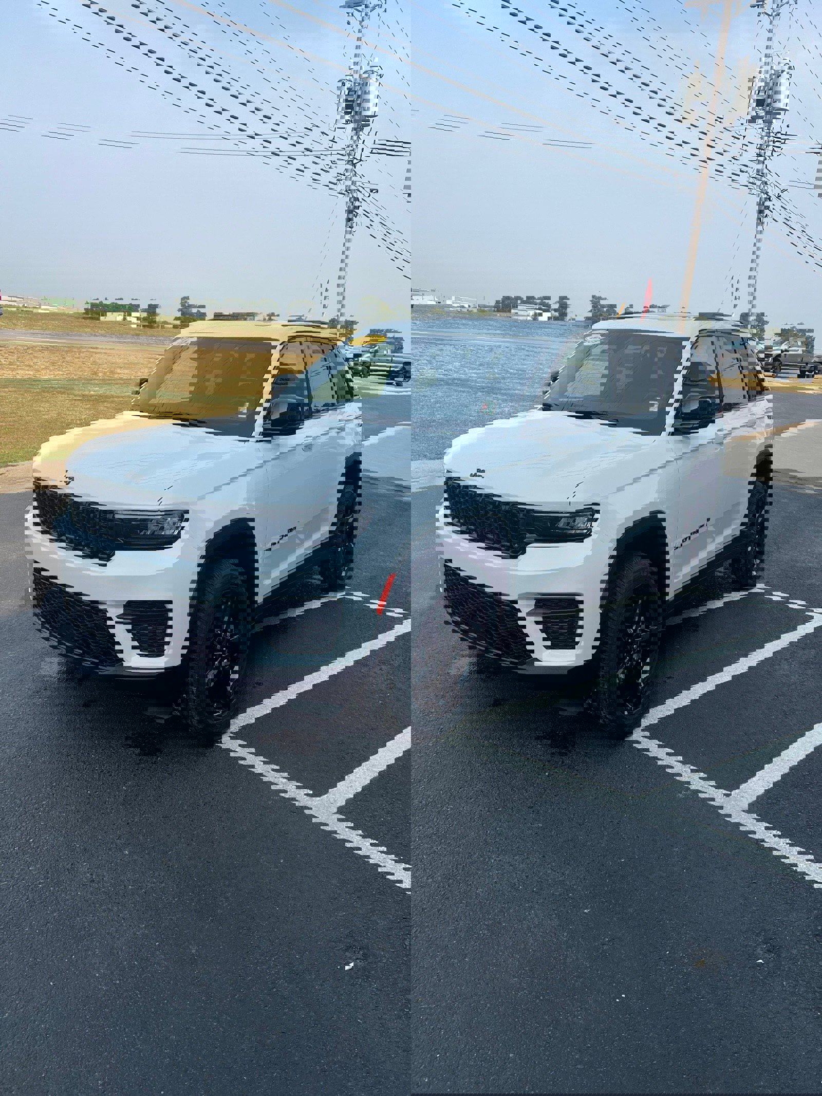 New 2025 Jeep Grand Cherokee Laredo image 2