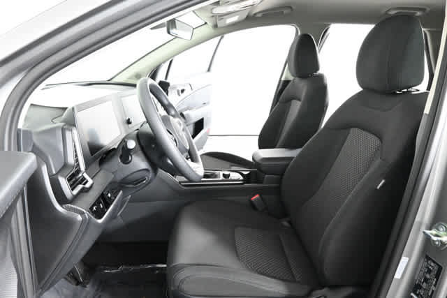 Used 2025 Kia Sportage LX image 17