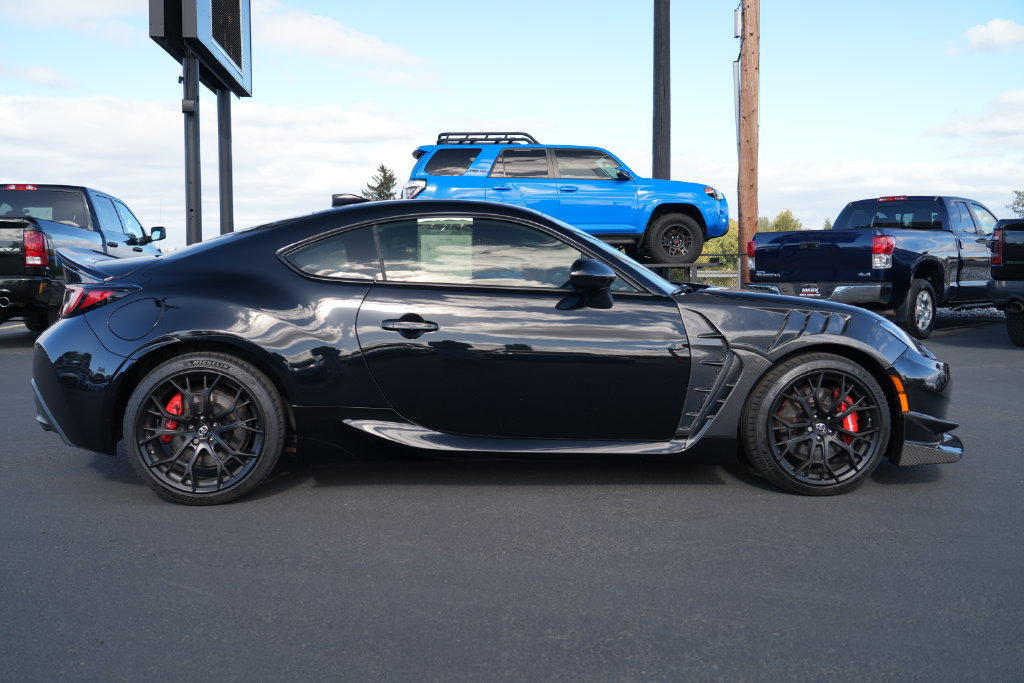 Used 2025 Toyota GR86 Premium w/ Performance Package RWD image 9
