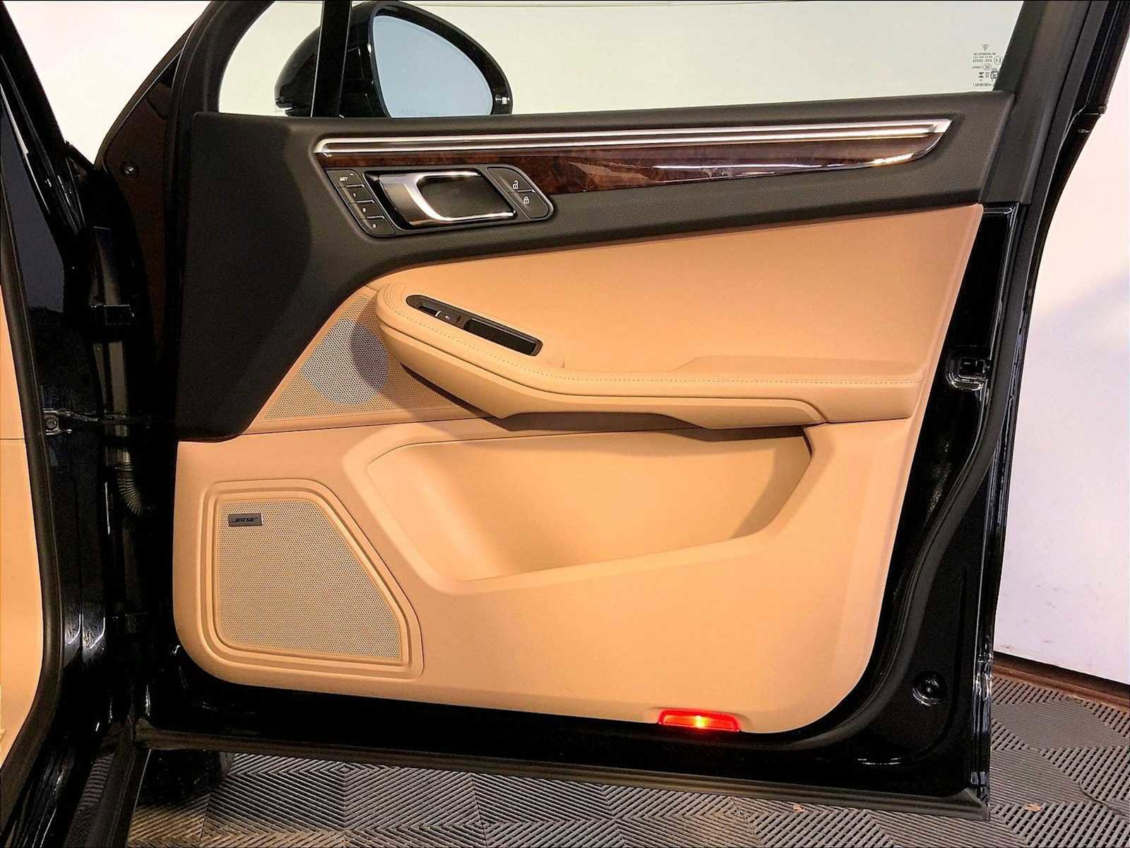 Certified 2023 Porsche Macan image 26