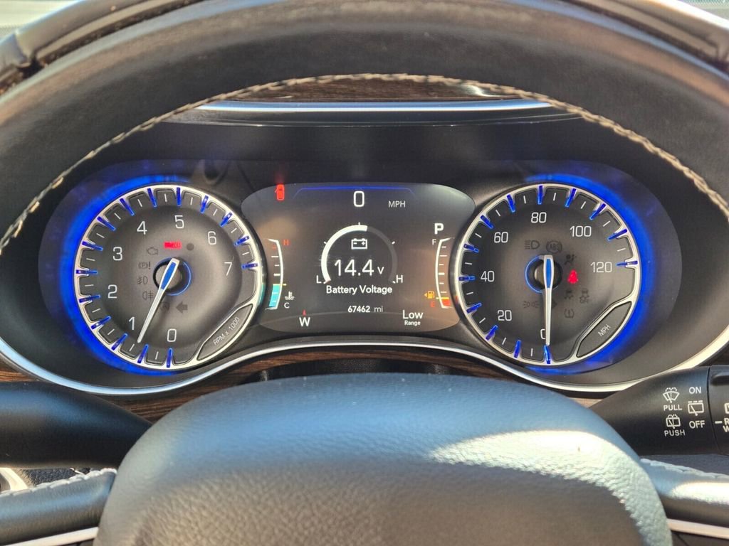 Used 2022 Chrysler Pacifica Limited FWD image 25