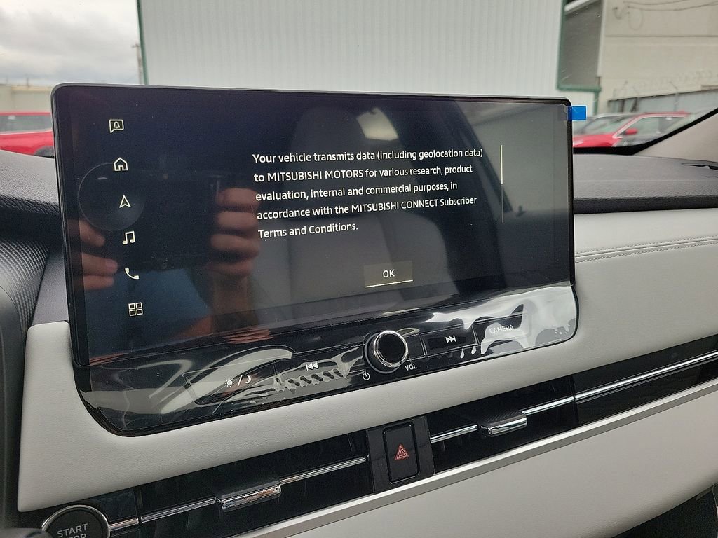 New 2025 Mitsubishi Outlander AWD image 13