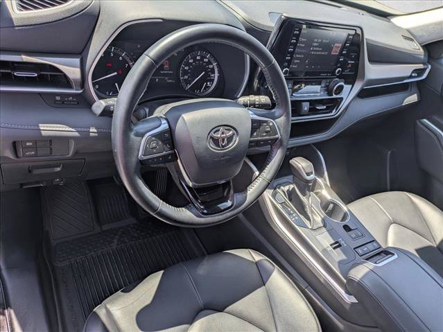 Used 2021 Toyota Highlander XLE FWD image 10