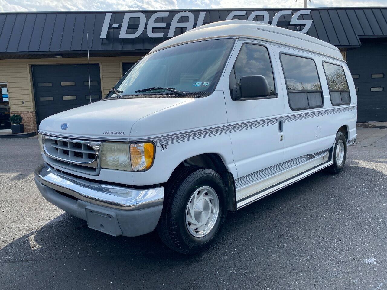 Used 1997 Ford E-150 and Econoline 150 RWD image 1