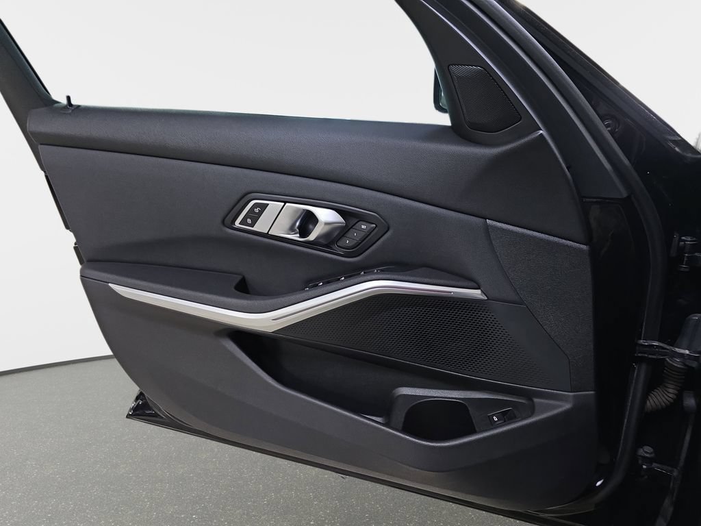 Used 2020 BMW 330i Sedan w/ Convenience Package RWD image 27