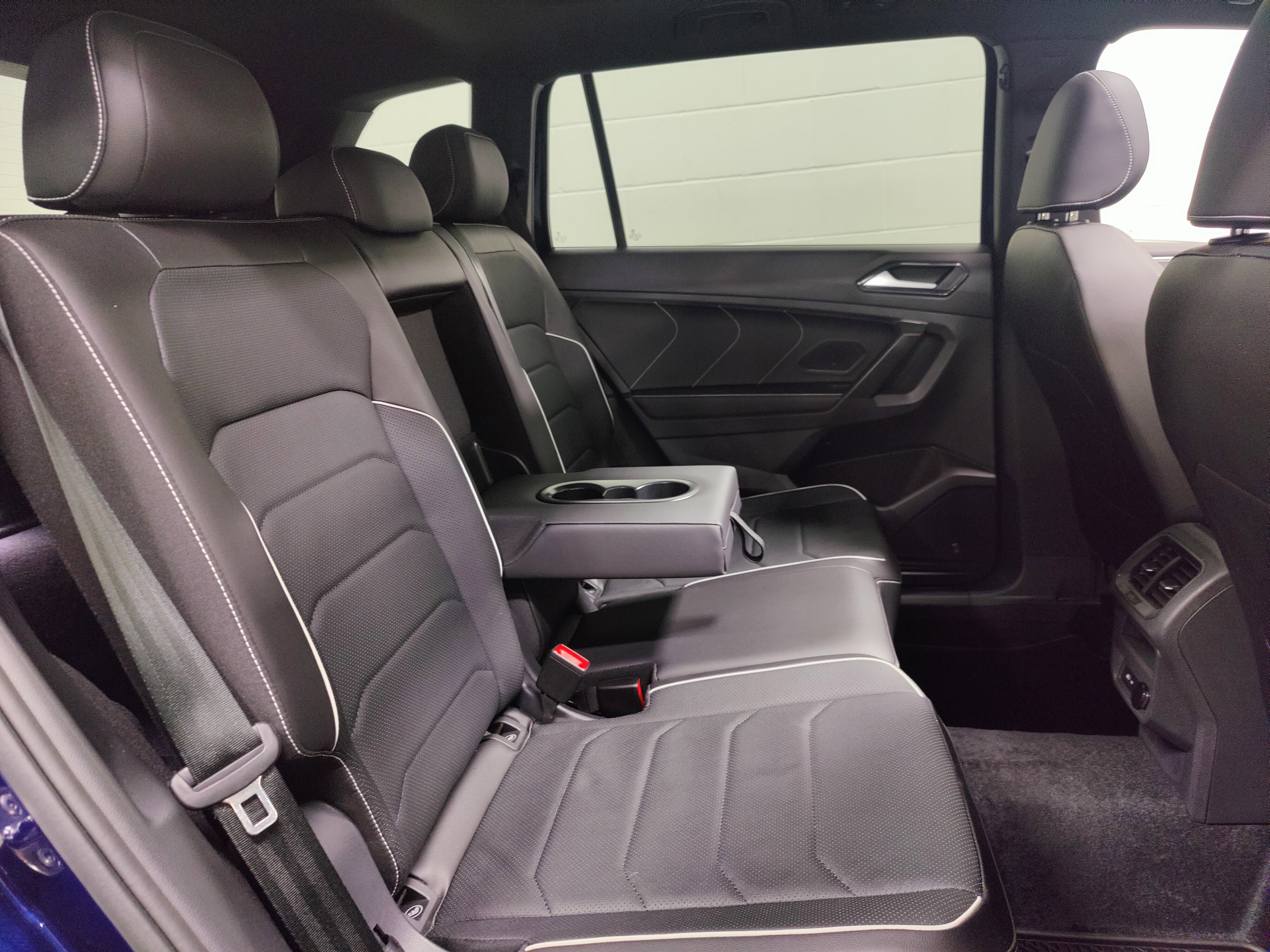 Used 2024 Volkswagen Tiguan SEL R-Line image 23