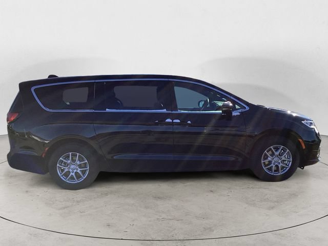 New 2026 Chrysler Pacifica Select FWD image 7
