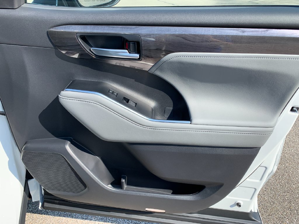 New 2026 Toyota Highlander Limited AWD/4WD image 19