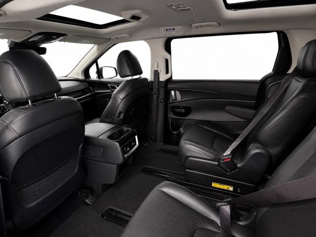 Used 2026 Kia Carnival SX w/ SX Dark Edition Package FWD image 24
