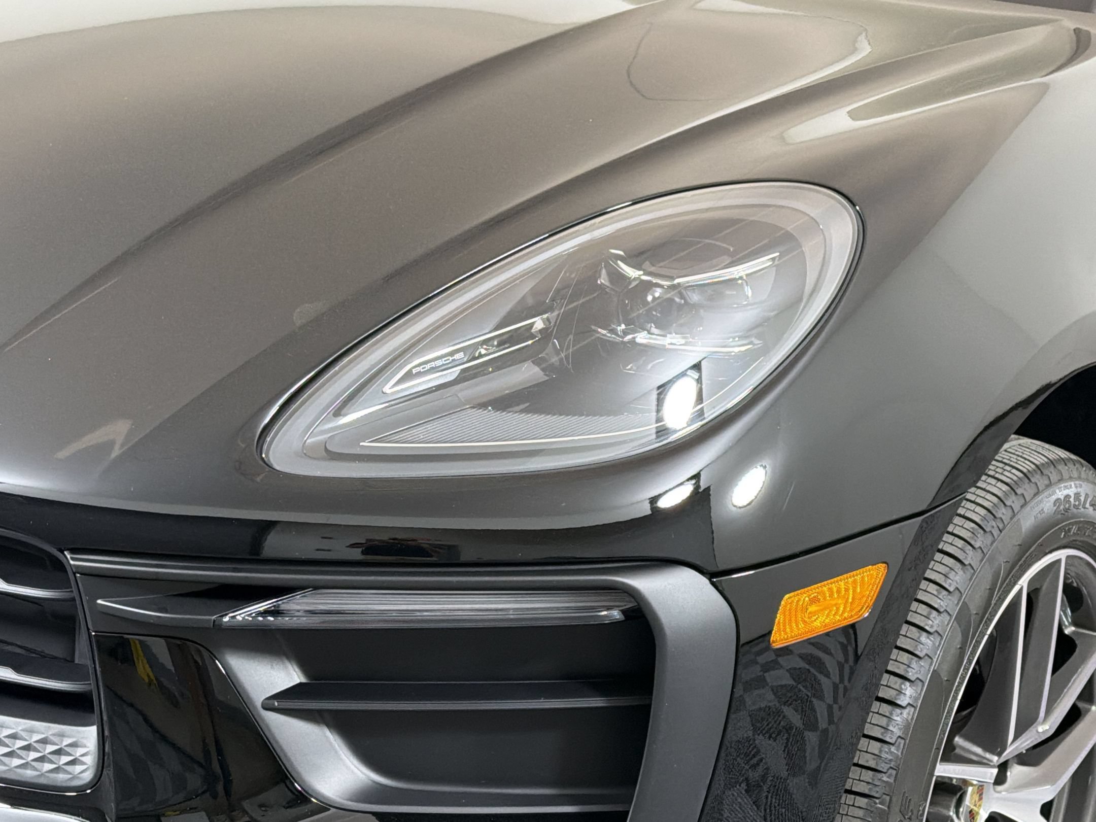 Certified 2026 Porsche Macan AWD/4WD image 13