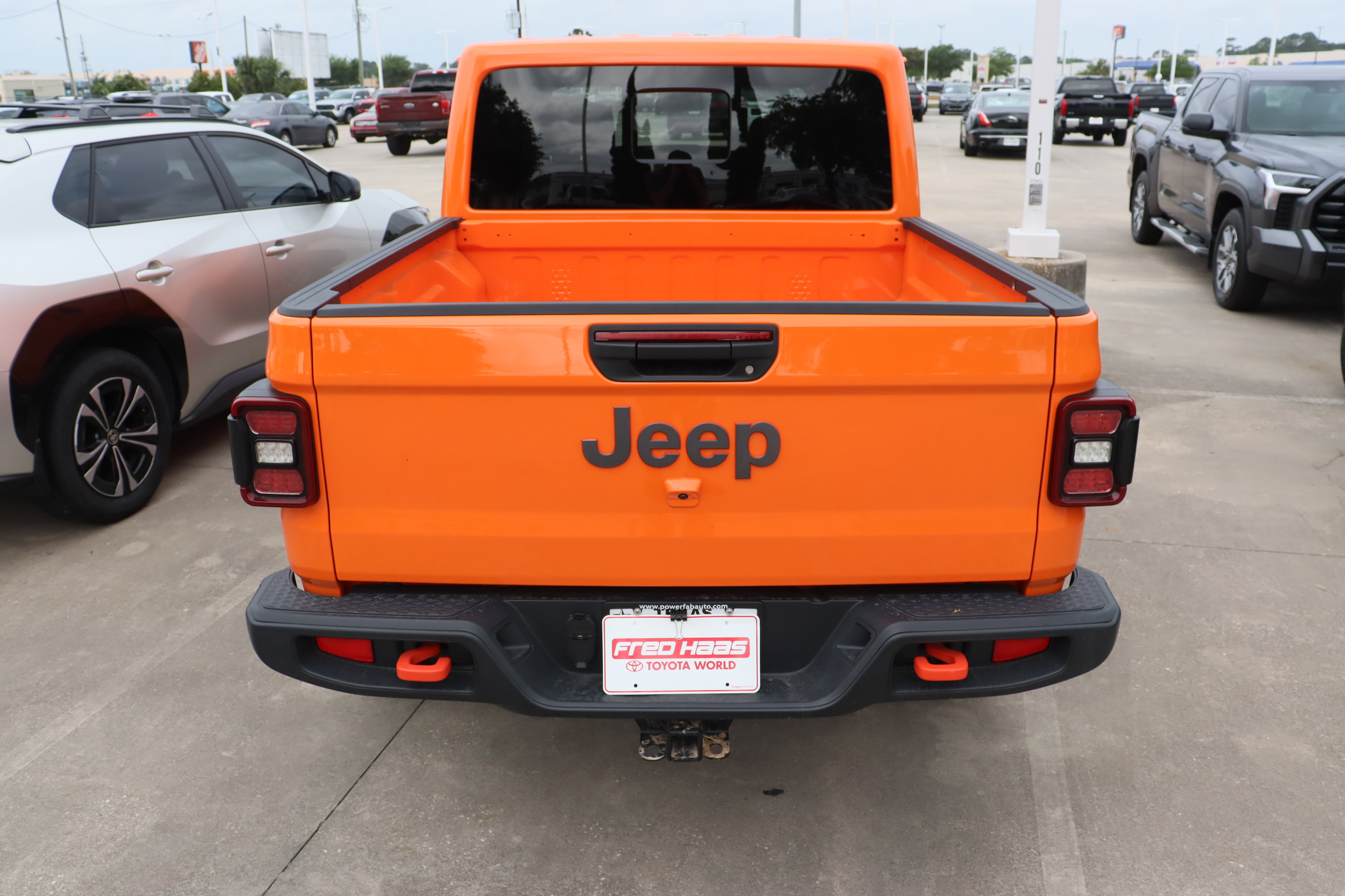 Used 2025 Jeep Gladiator Mojave w/ Convenience Group AWD/4WD image 9