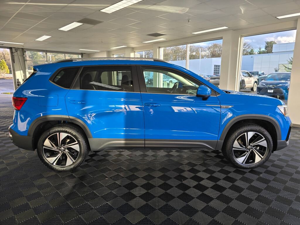 Used 2024 Volkswagen Taos SE image 3