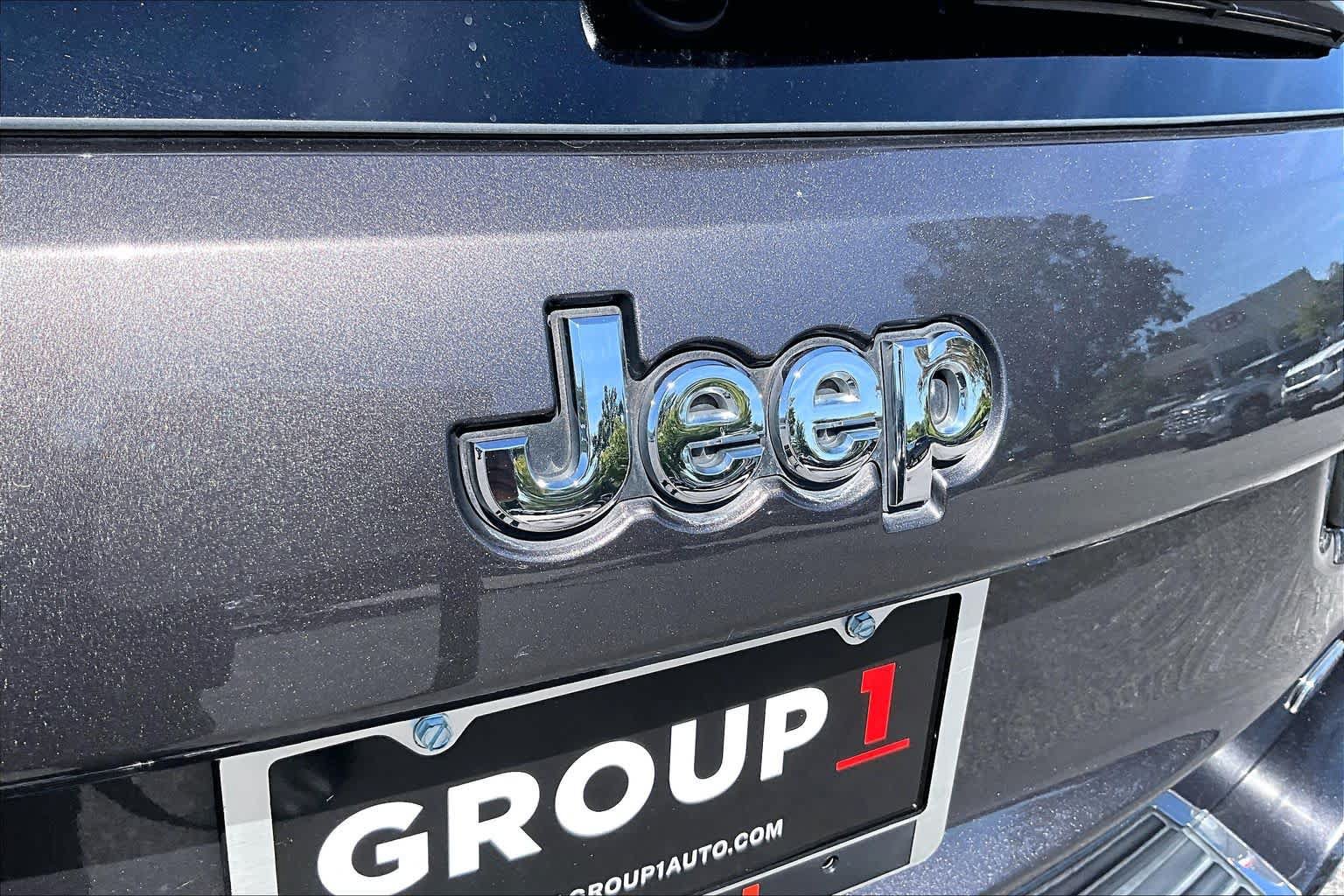 Used 2017 Jeep Grand Cherokee Overland AWD/4WD image 31
