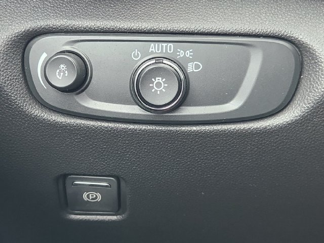 Used 2024 Chevrolet Blazer LT FWD image 20