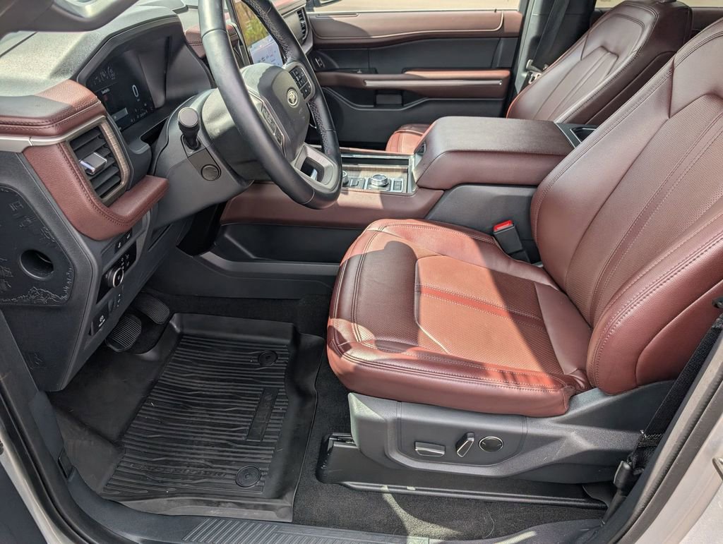 Used 2024 Ford Expedition Limited image 11