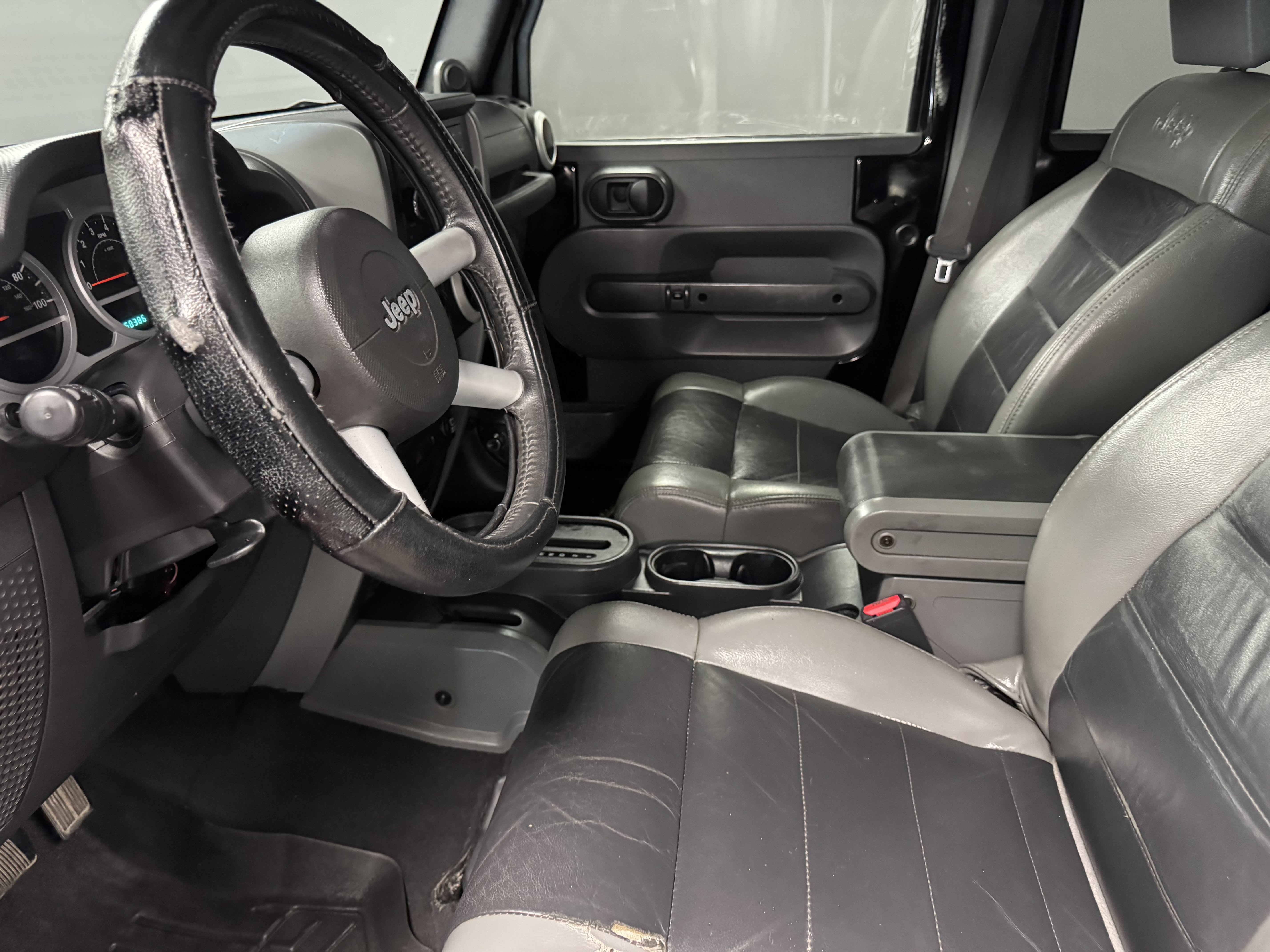 Used 2010 Jeep Wrangler Unlimited Sahara AWD/4WD image 7