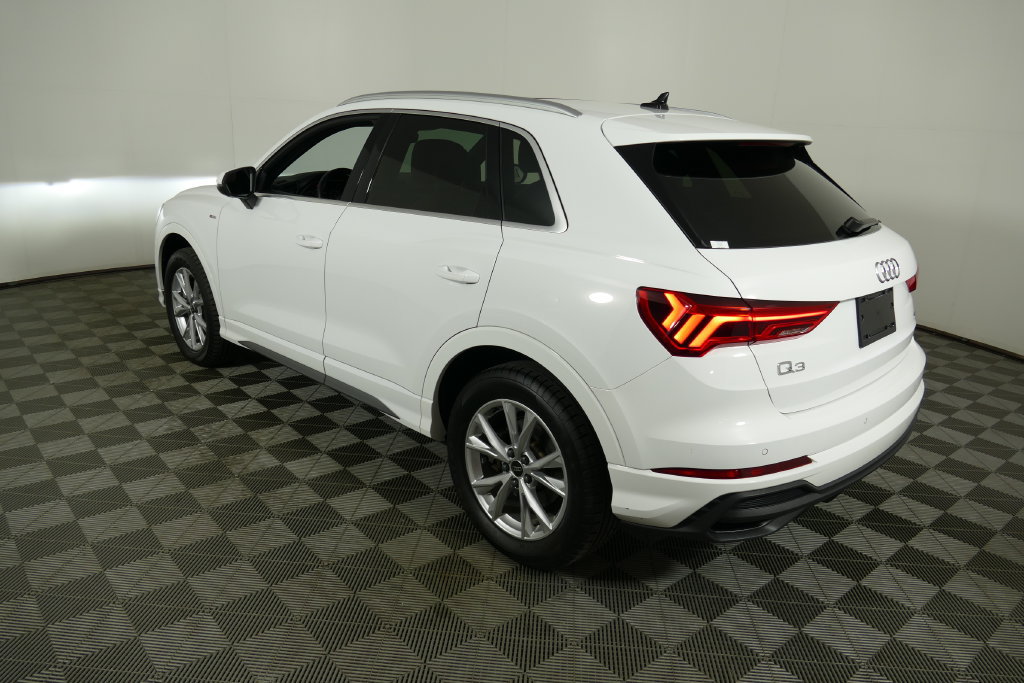 Used 2023 Audi Q3 2.0T Premium w/ Convenience Package AWD/4WD image 4