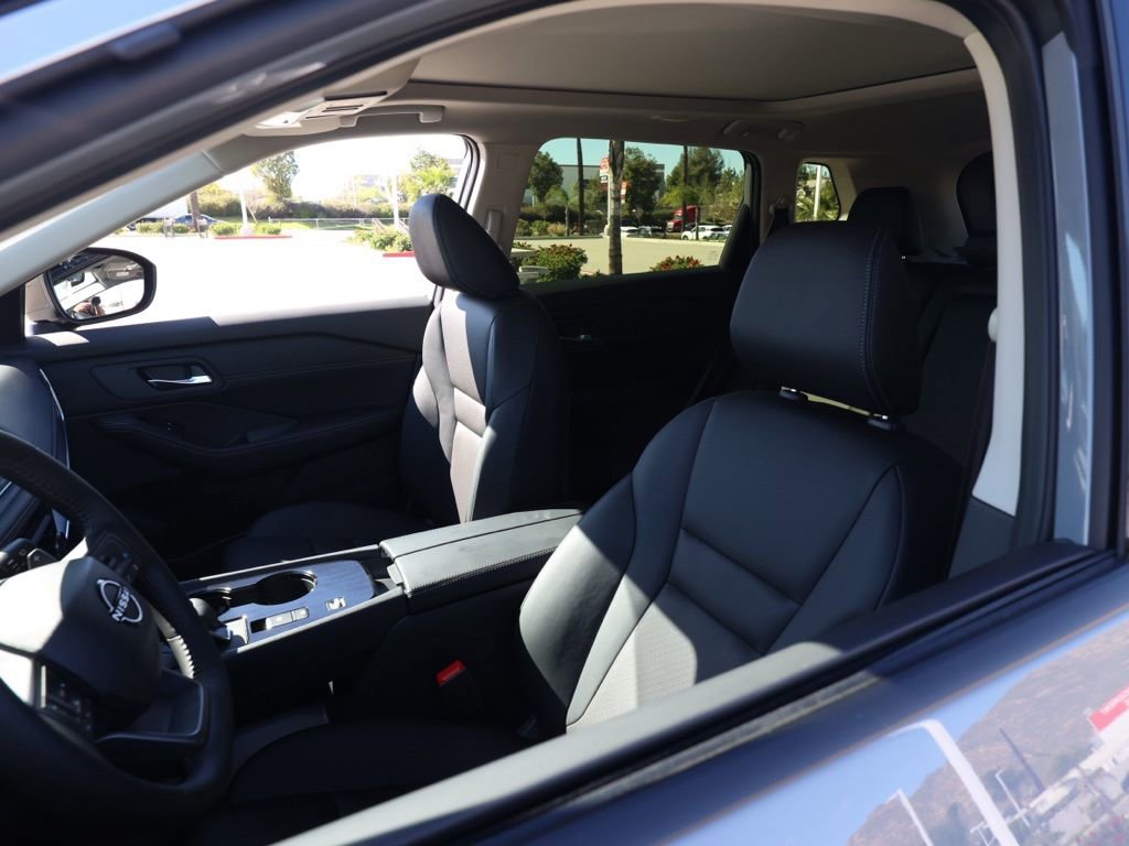 New 2026 Nissan Rogue Dark Armor image 15