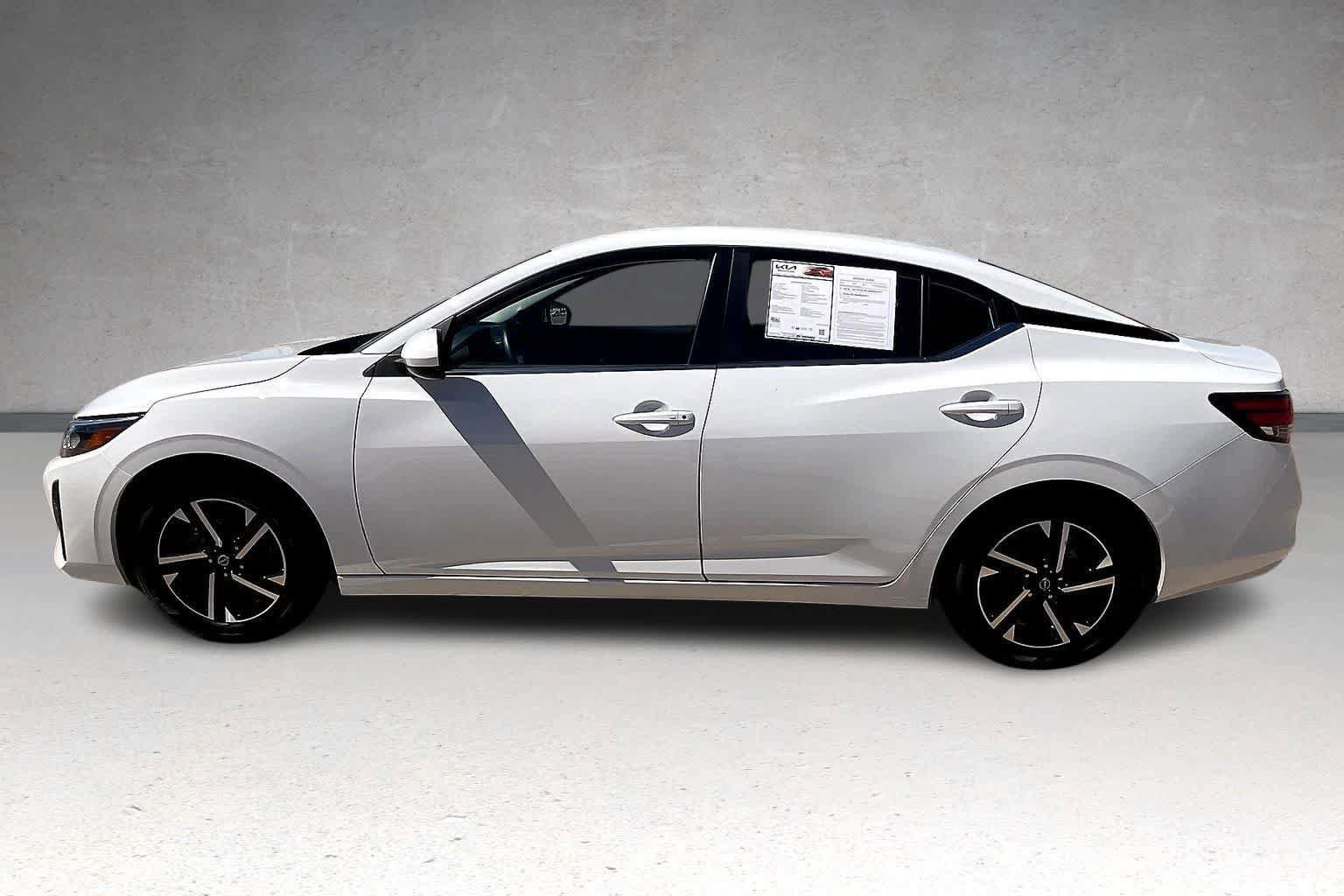 Used 2025 Nissan Sentra SV FWD image 3
