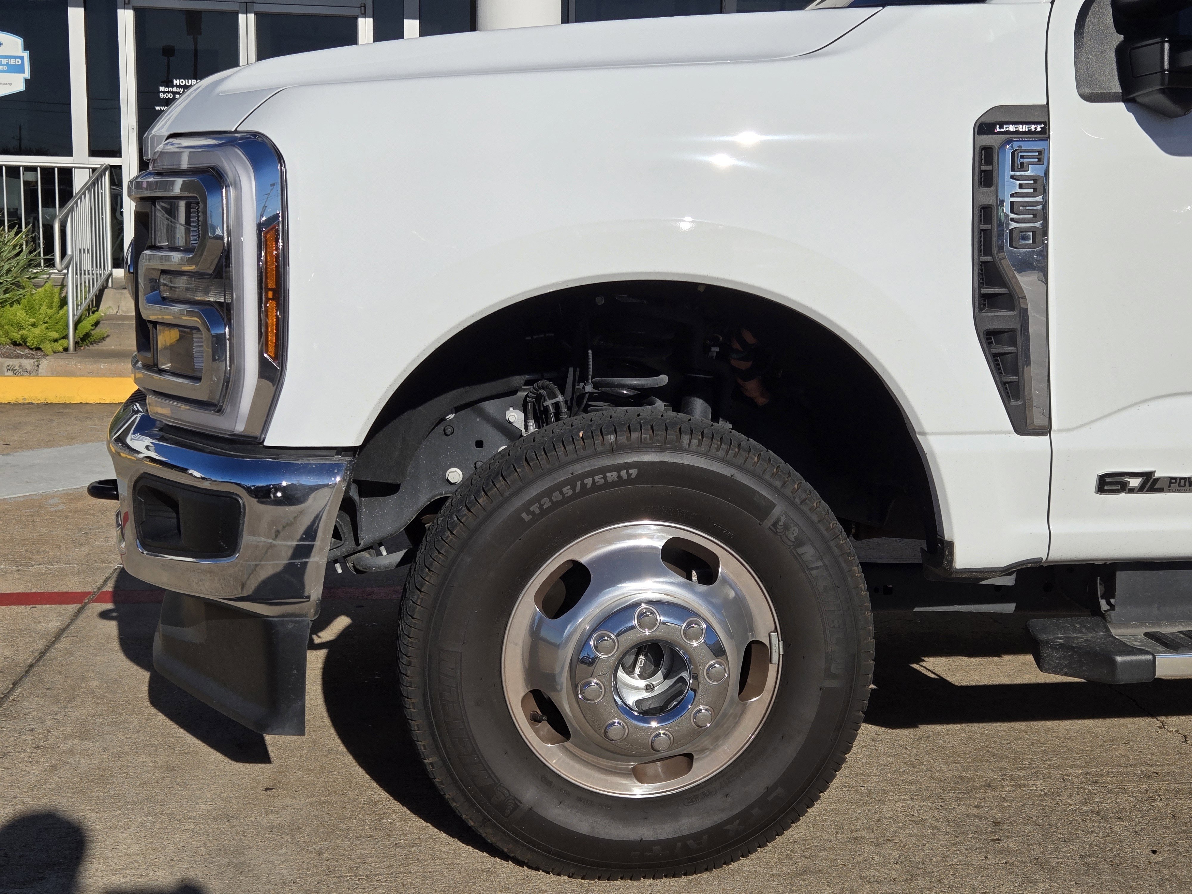 Used 2025 Ford F350 Lariat w/ Chrome Package image 5