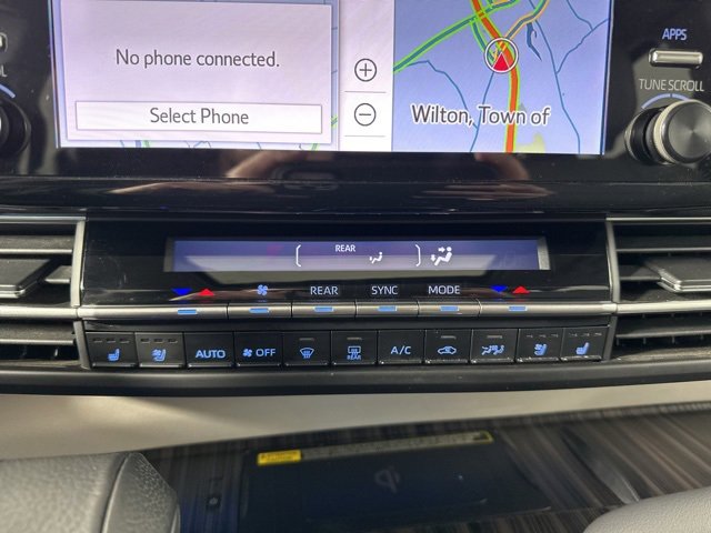 Used 2021 Toyota Sienna Limited image 19