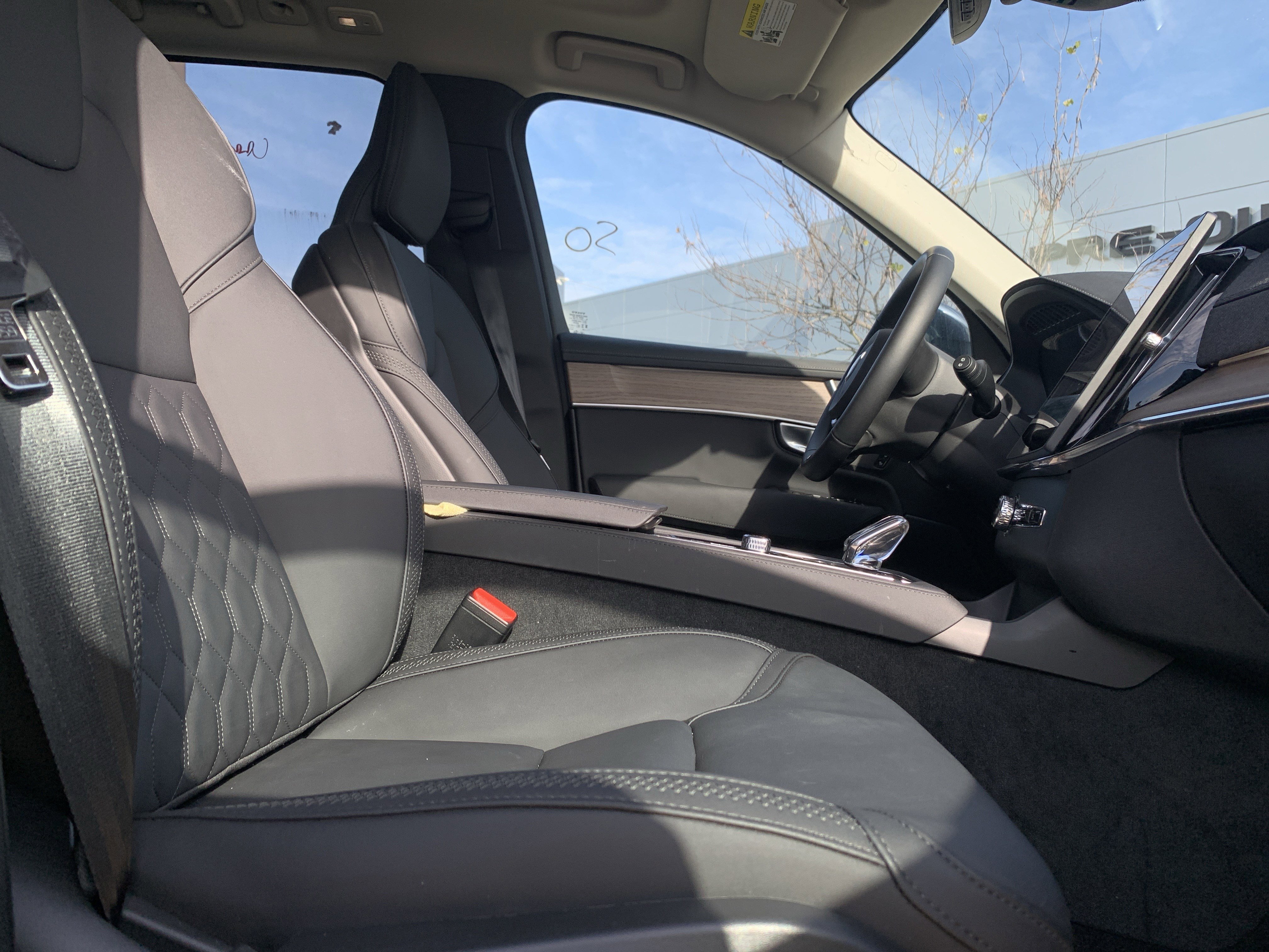 Used 2025 Volvo XC90 B6 Plus image 35