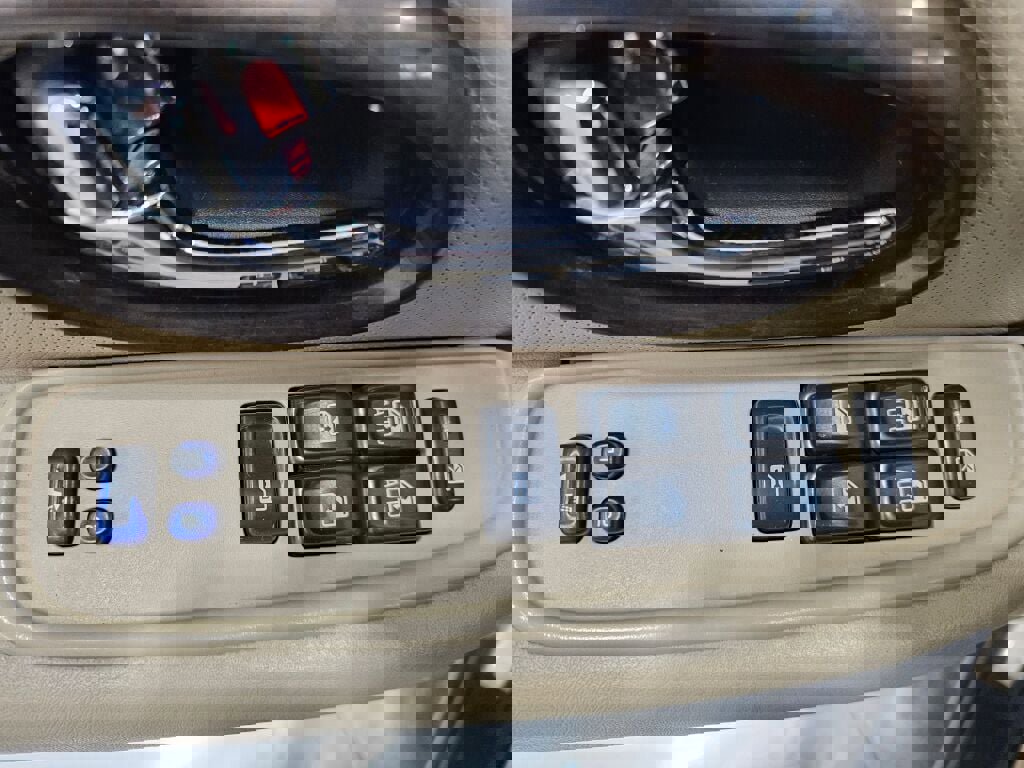 Used 2004 Buick Rainier CXL image 19