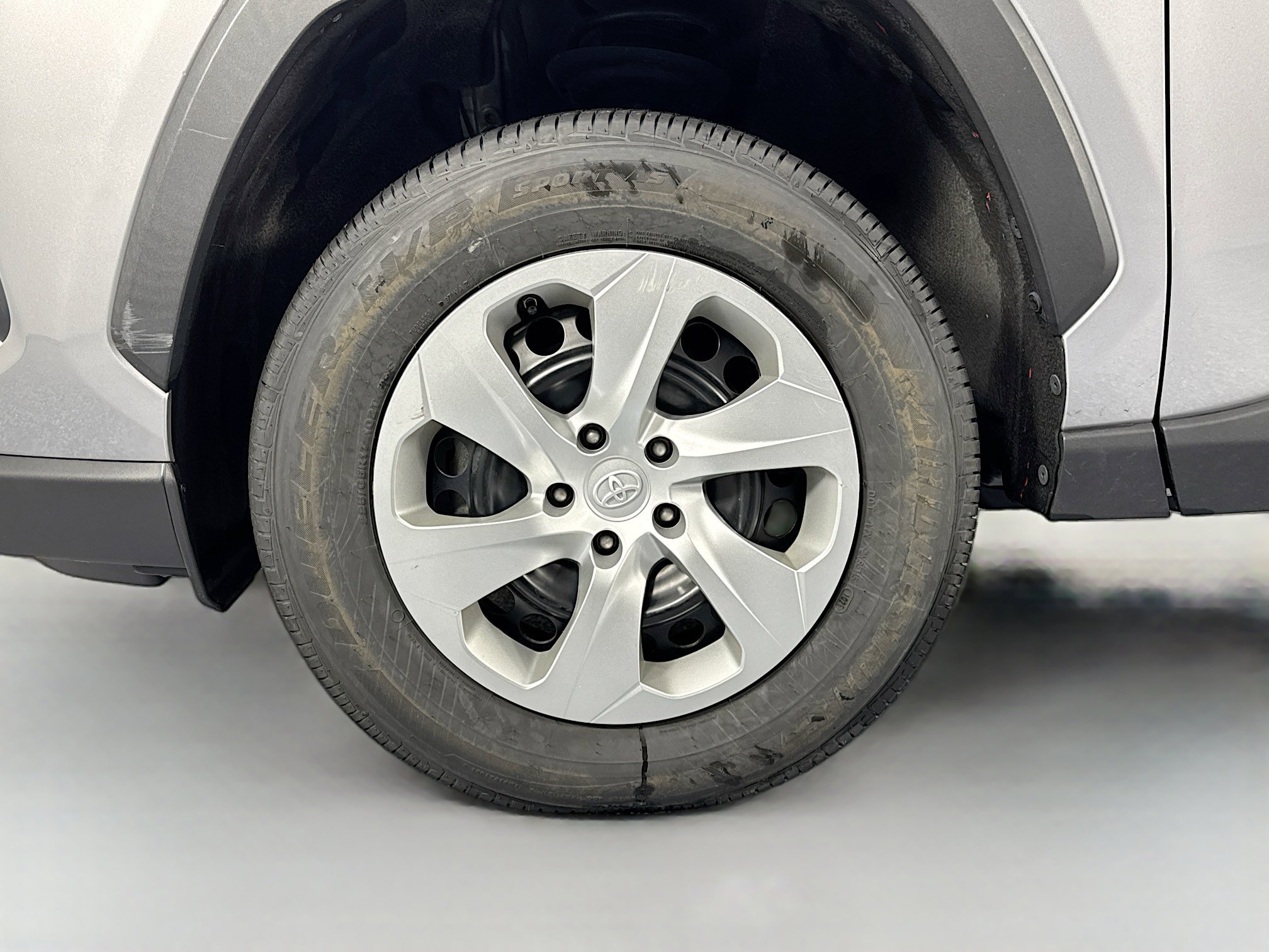 Used 2022 Toyota RAV4 LE image 29