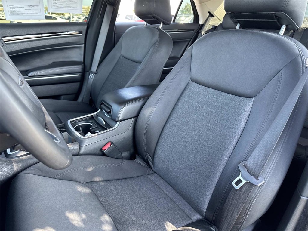 Used 2023 Chrysler 300 Touring image 18