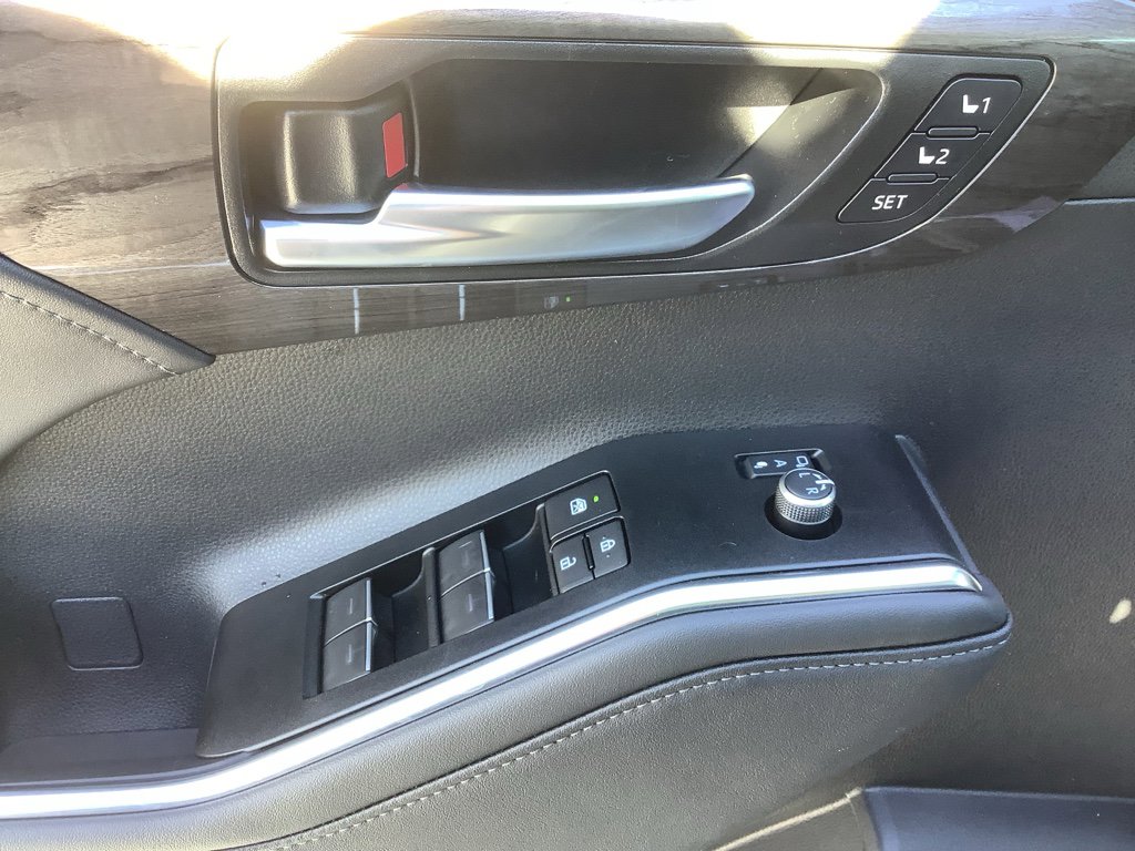 New 2026 Toyota Highlander Limited image 12