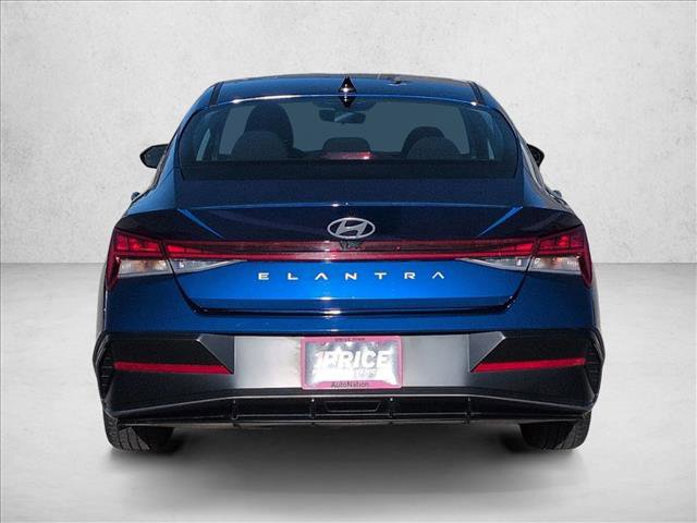 Used 2025 Hyundai Elantra SEL image 7