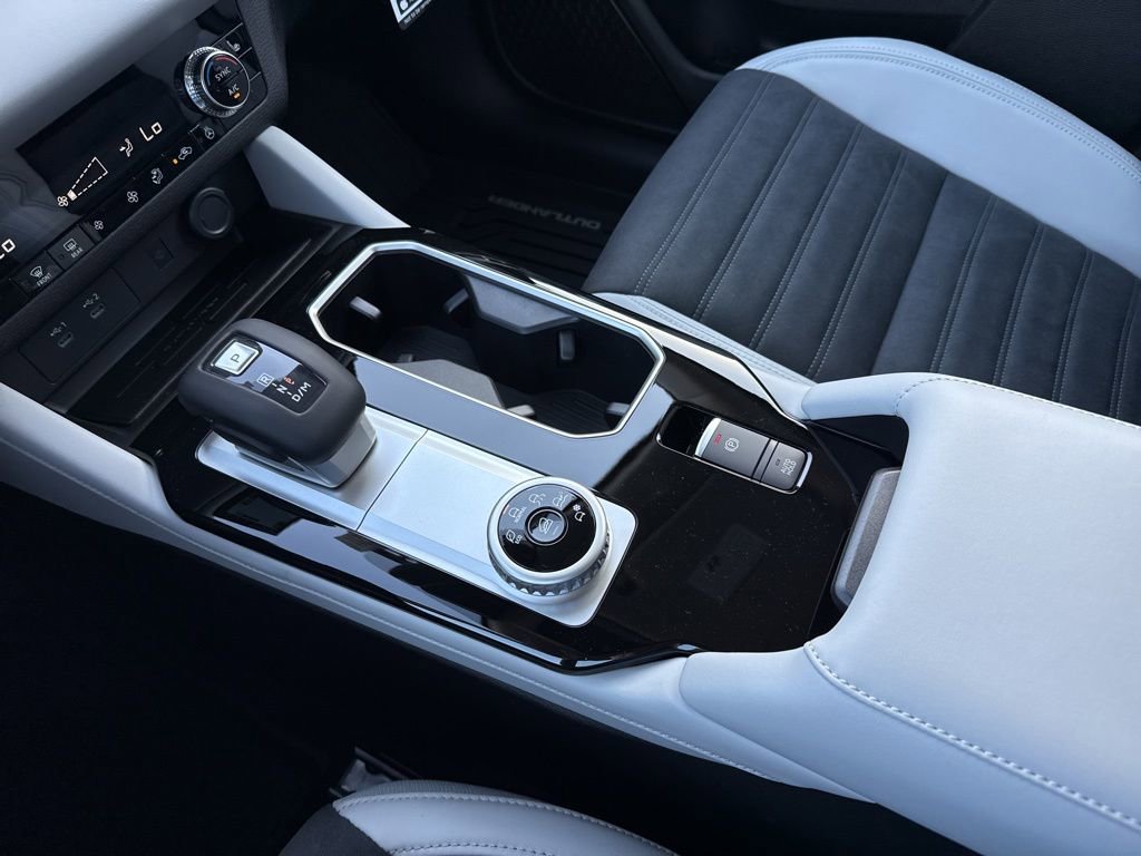 New 2026 Mitsubishi Outlander SE FWD image 19