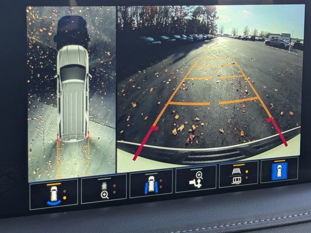 Used 2023 GMC Yukon SLT w/ SLT Luxury Package image 26