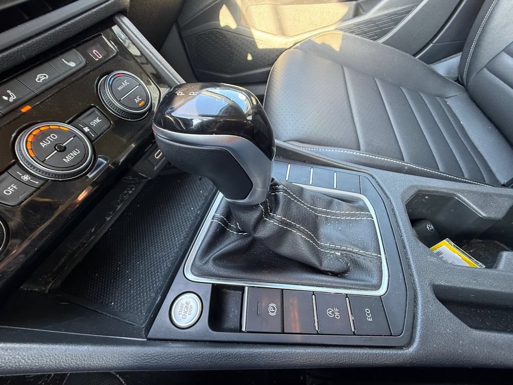 Used 2024 Volkswagen Jetta SE FWD image 30