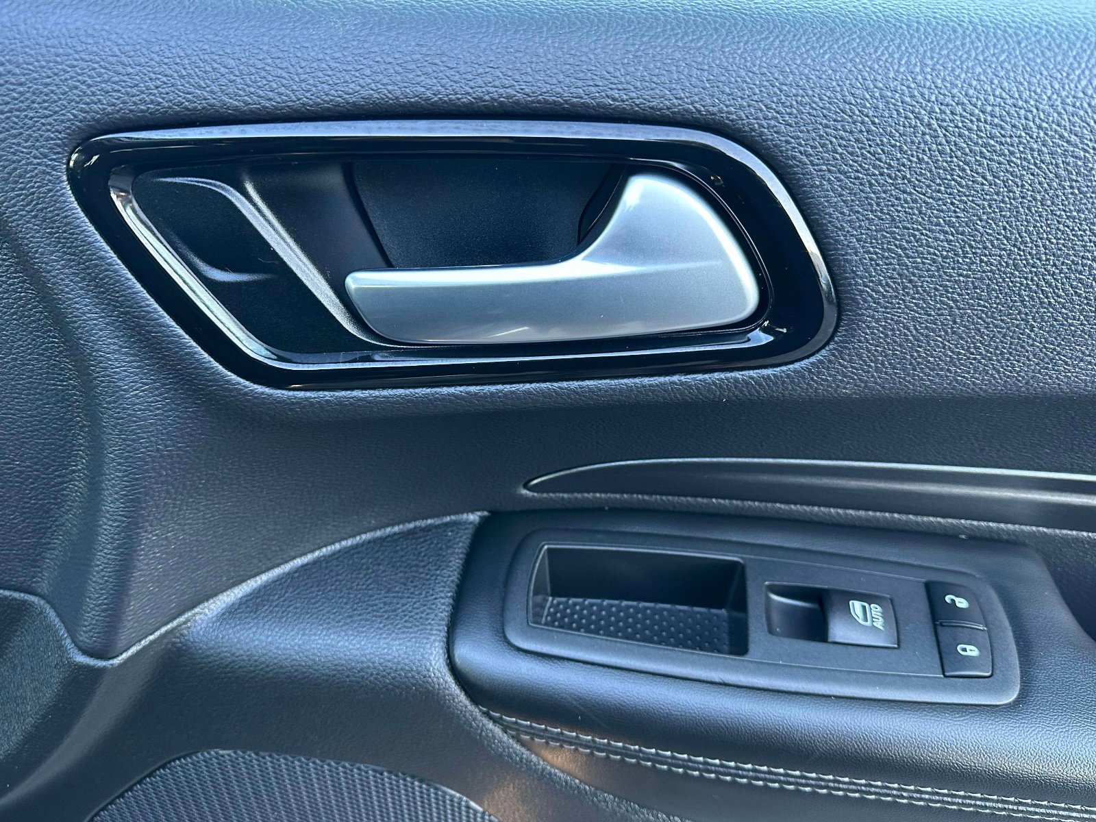 Used 2022 Dodge Durango SXT image 27