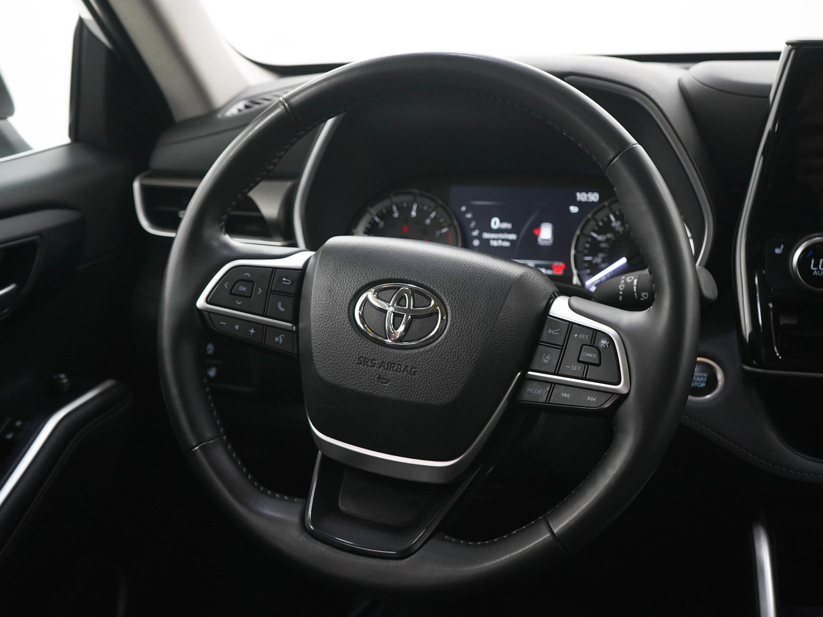 Used 2024 Toyota Highlander XLE AWD/4WD image 18