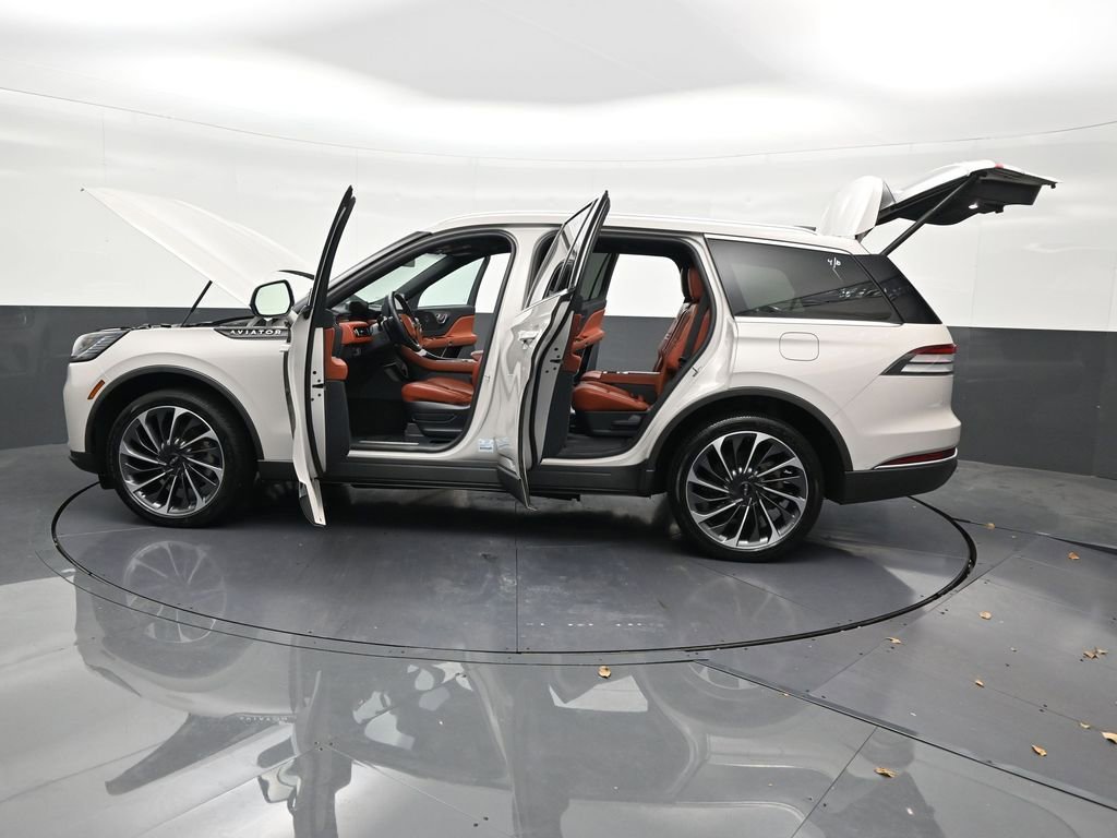 Used 2025 Lincoln Aviator Reserve w/ Illumination Package image 34