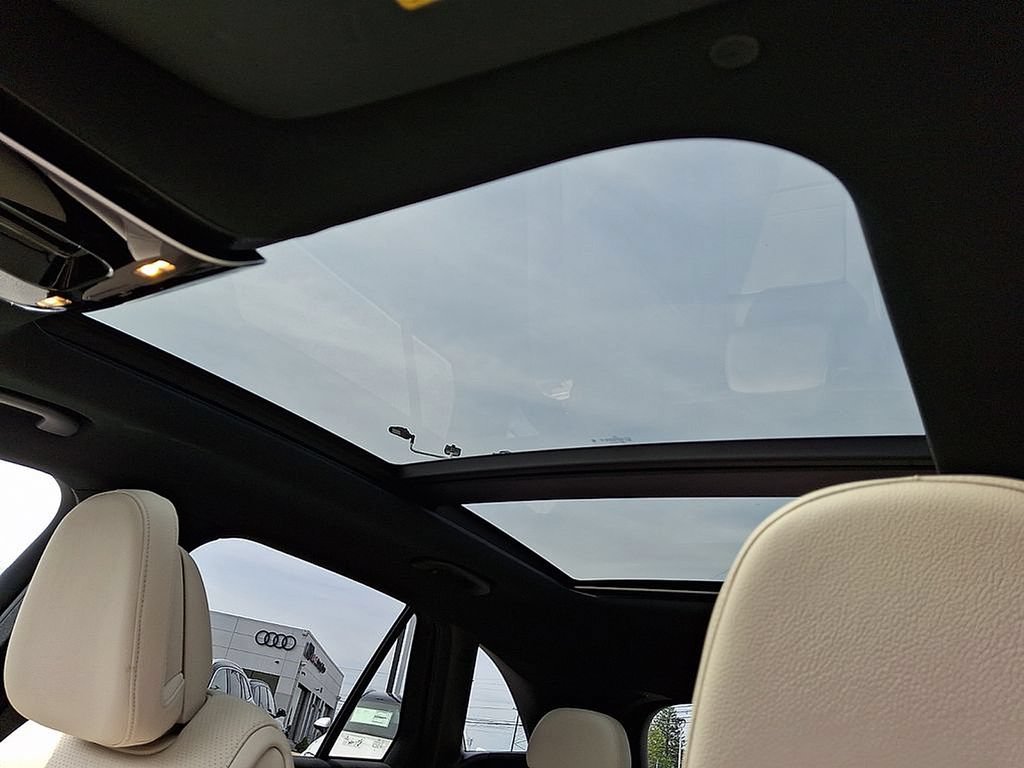Used 2023 Mercedes-Benz GLC 300 4MATIC image 16