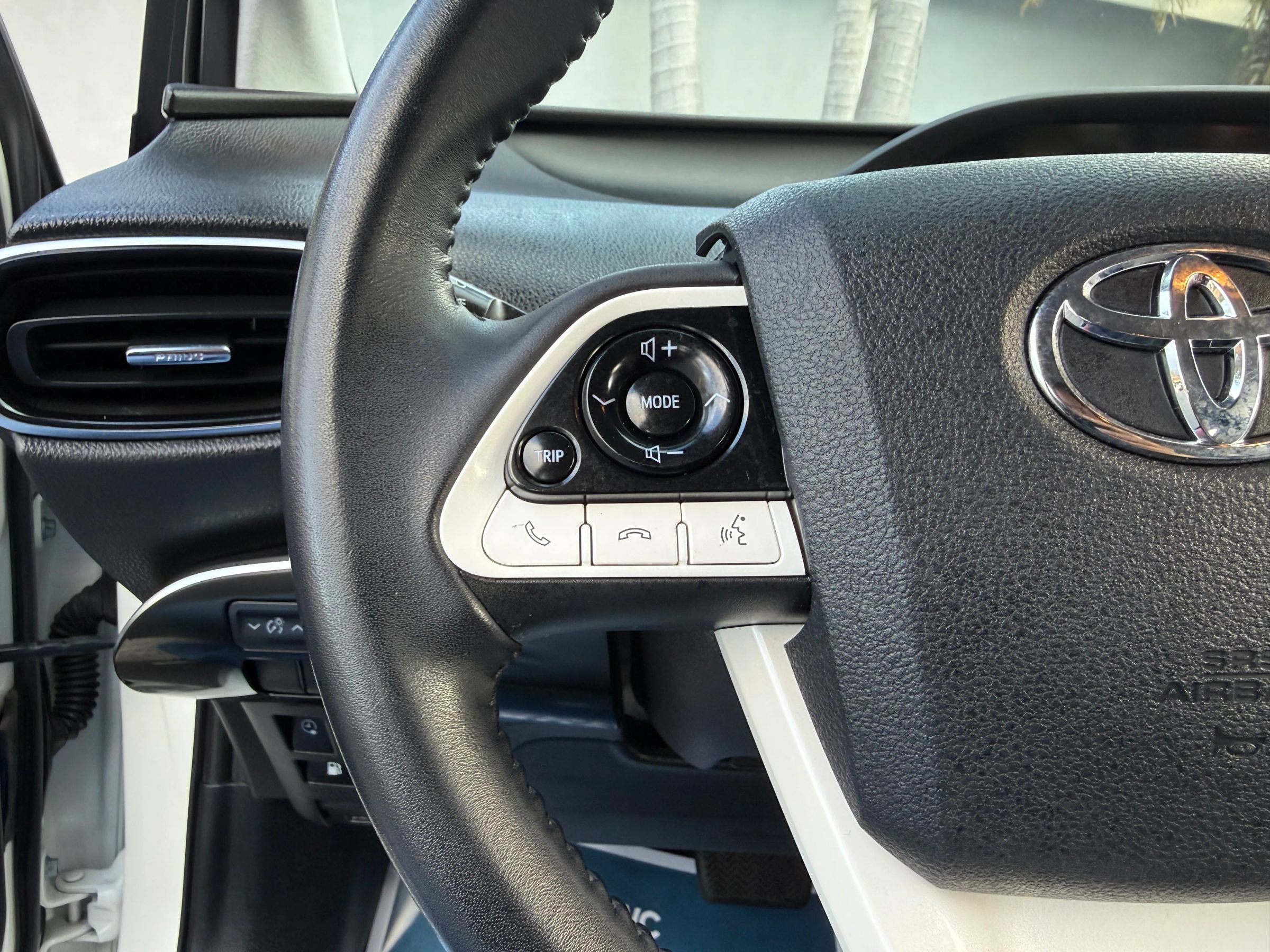 Used 2018 Toyota Prius Prime Premium w/ Carpet Mat Package FWD image 32