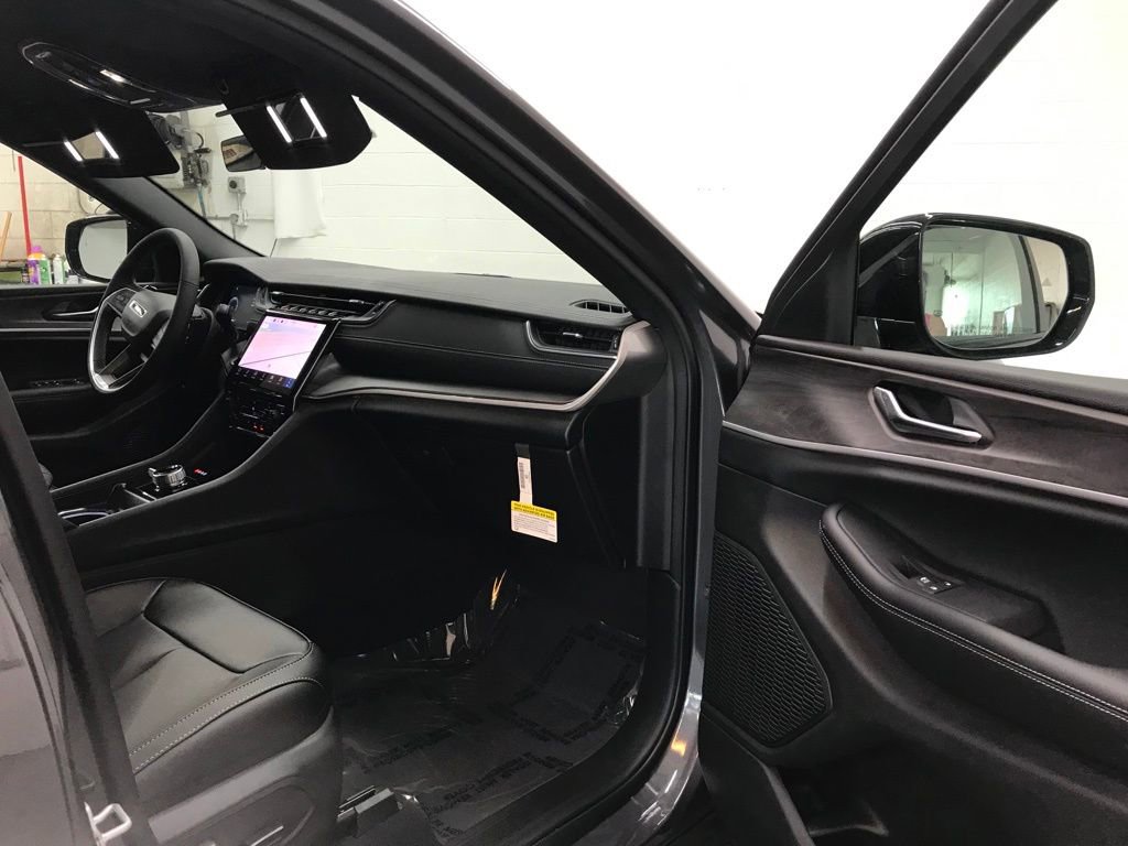 New 2025 Jeep Grand Cherokee L Limited image 41