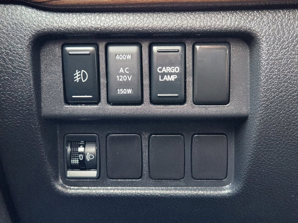 Used 2017 Nissan Titan SL image 22